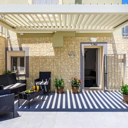 Nevila House Apartment *