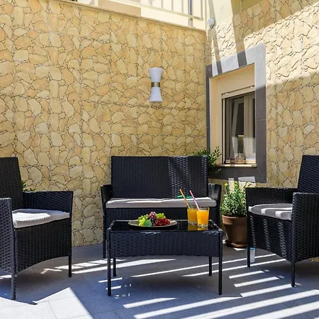 Nevila House Apartment