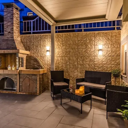 Nevila House * Szkópelosz