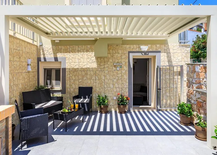 Nevila House Apartment *