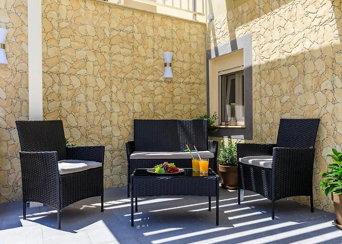 Nevila House Apartment